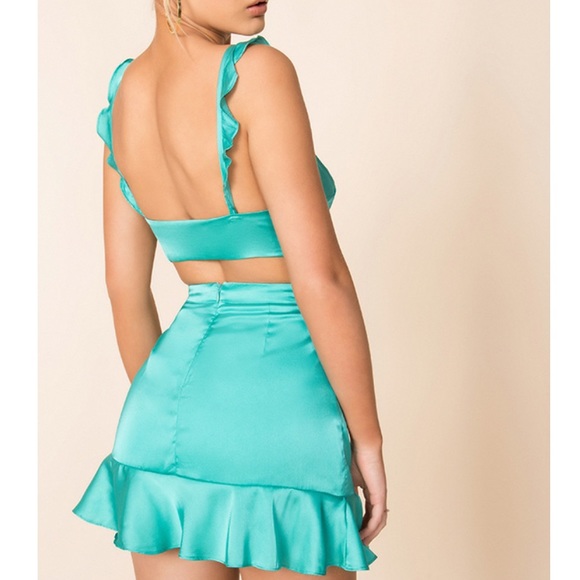 Ruffle Set - Picture 2 of 4